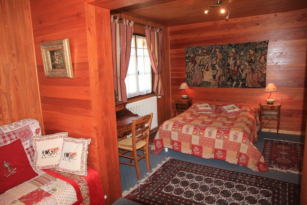 Guest House Chalet Saint Roch Albiez-Montrond Habitación foto
